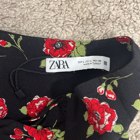 Woman’s skirt - Picture 3 of 3